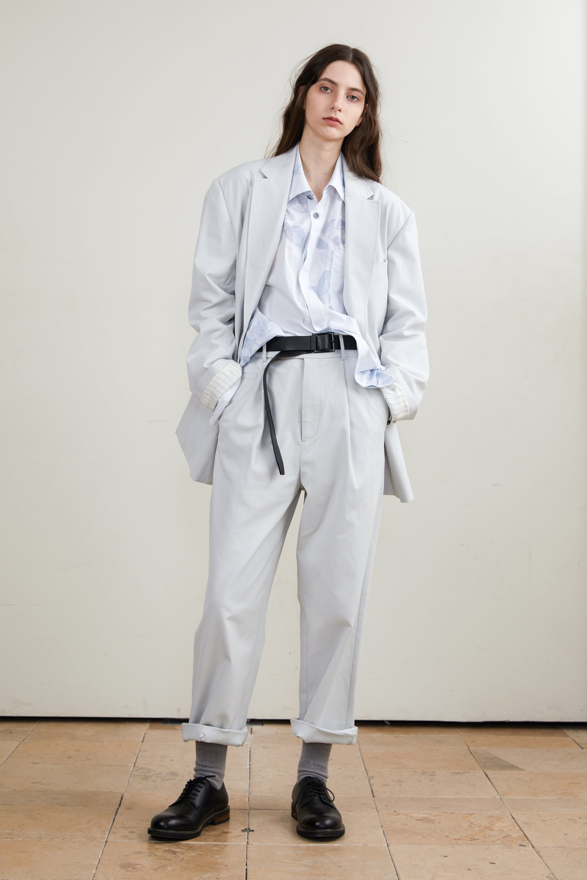 Slightly Tapered Single-Pleated Ankle-Length Pants
