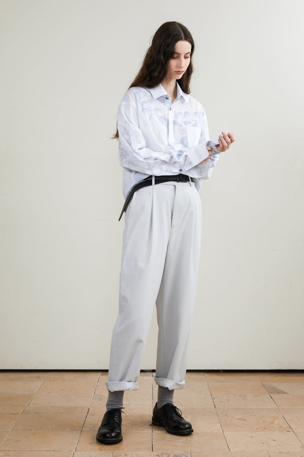 Slightly Tapered Single-Pleated Ankle-Length Pants