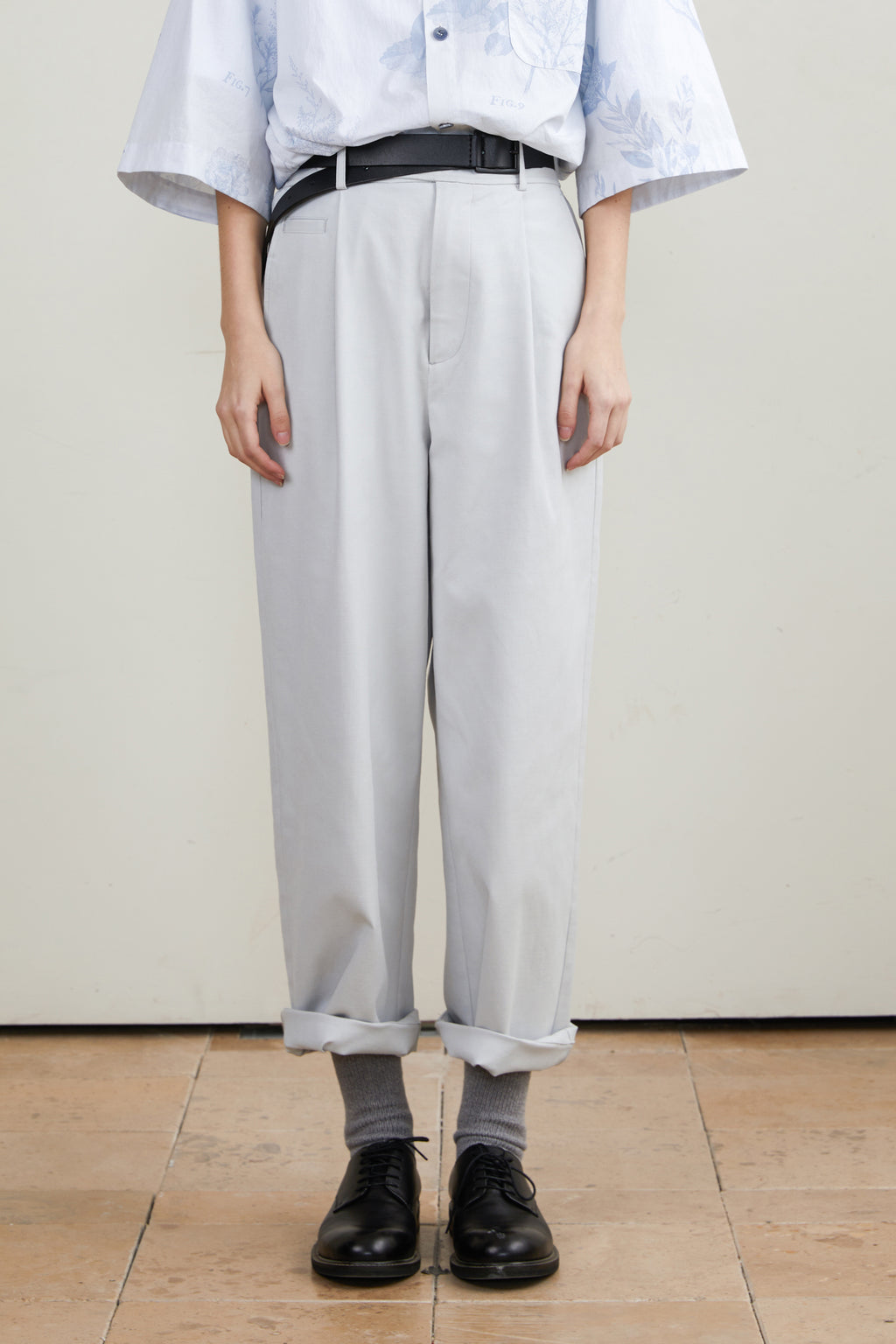 Slightly Tapered Single-Pleated Ankle-Length Pants