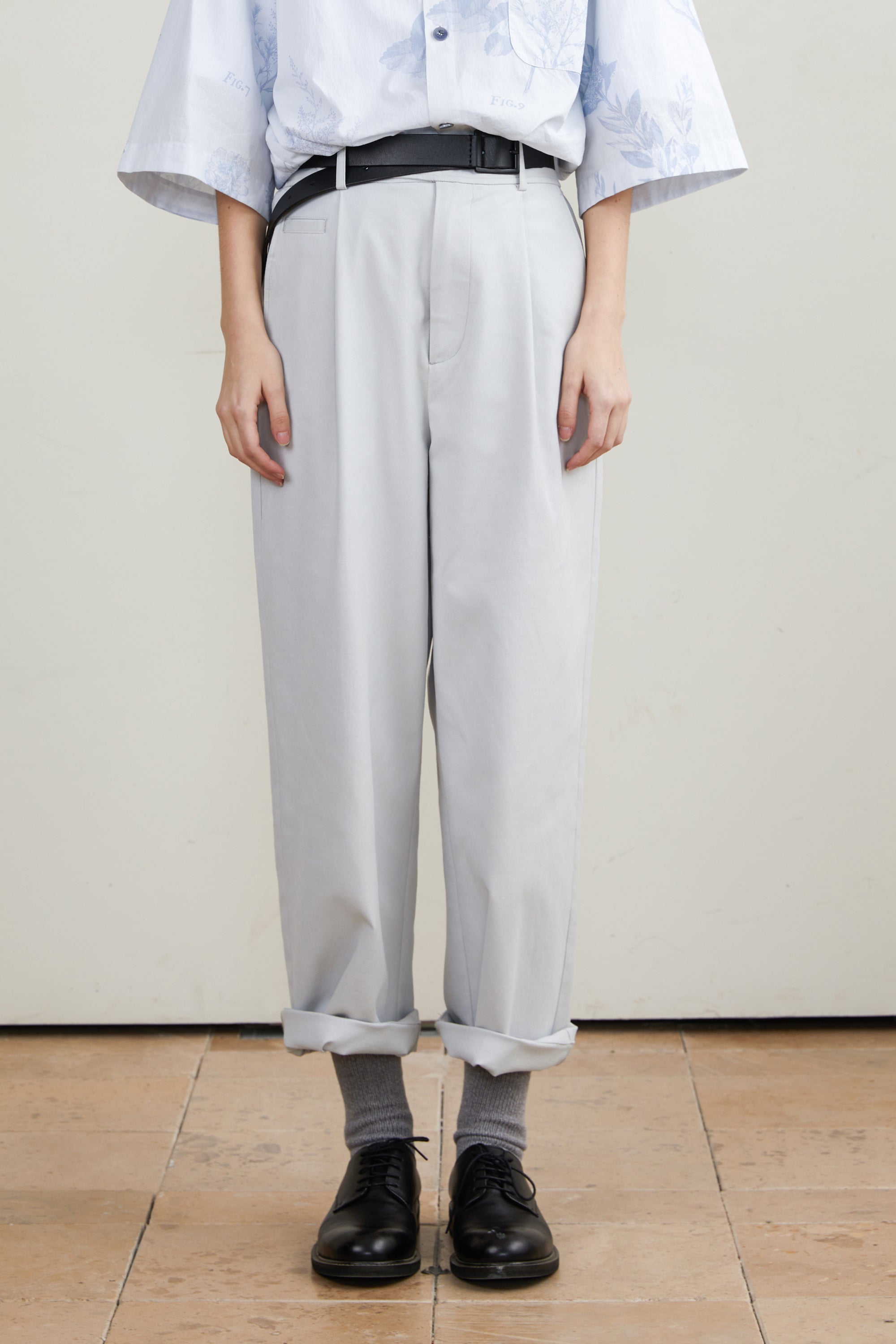 Slightly Tapered Single-Pleated Ankle-Length Pants