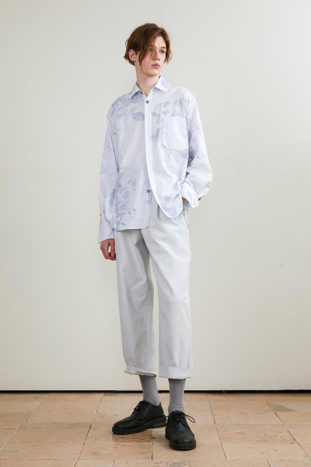 Slightly Tapered Single-Pleated Ankle-Length Pants
