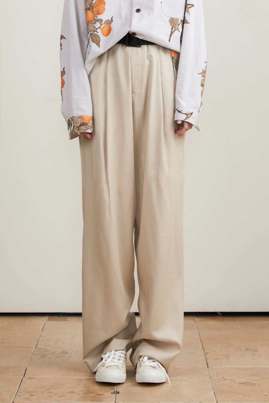 Single-Pleated Wide-Leg Pants