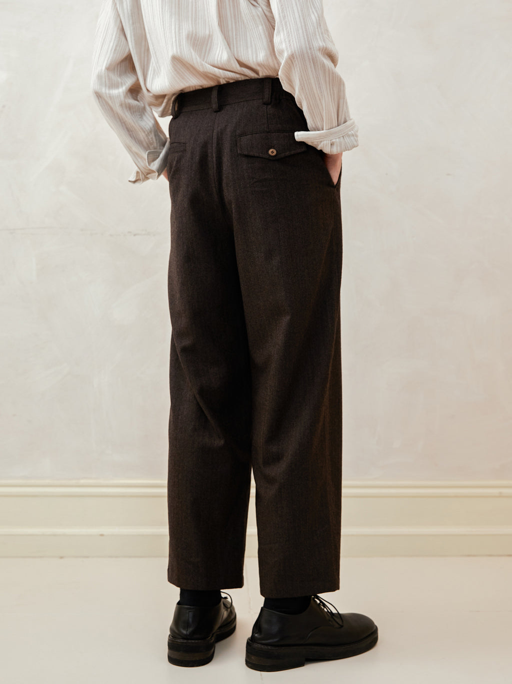 Fine Wool Single-Pleat Cropped Trousers