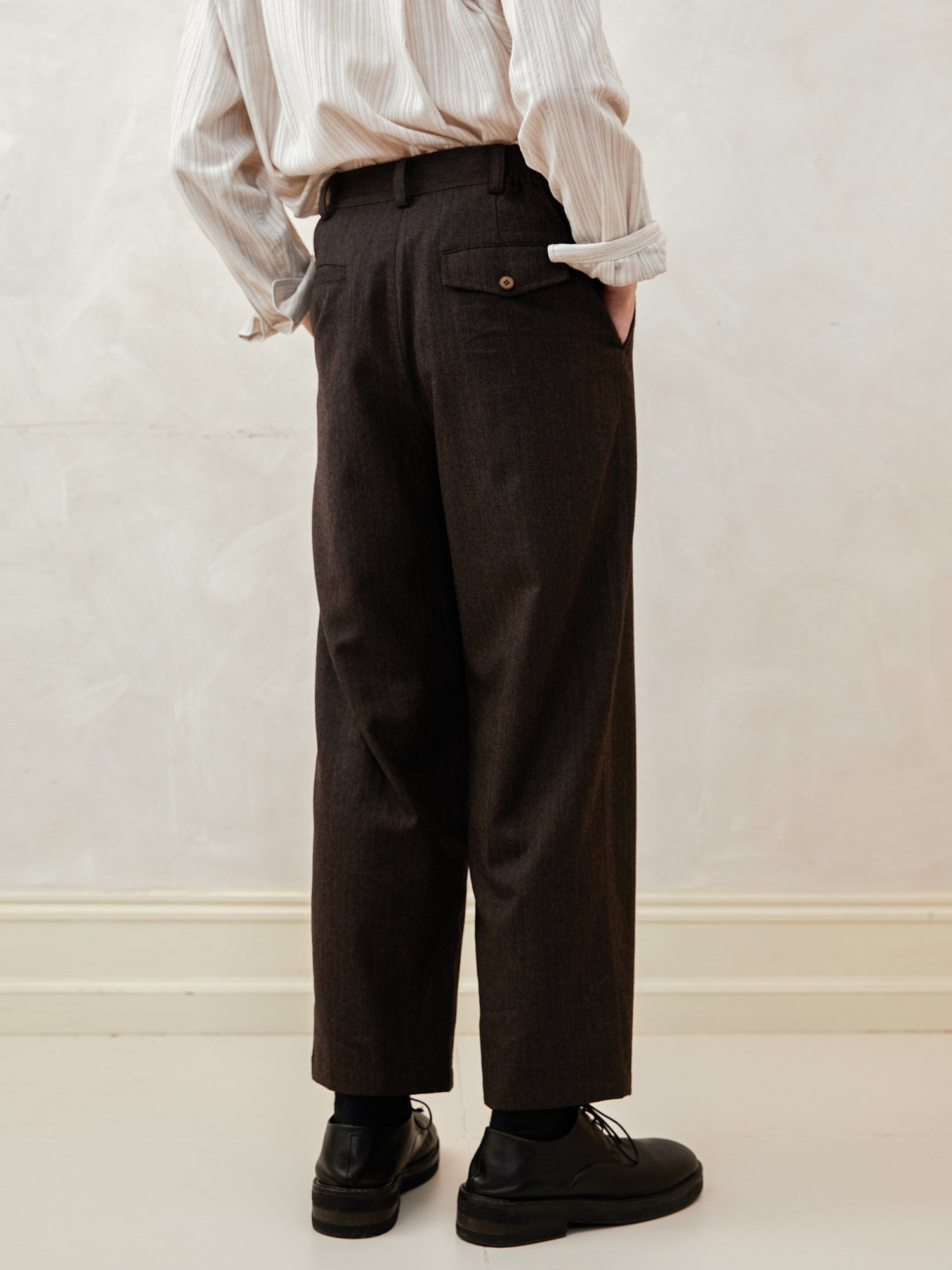 Fine Wool Single-Pleat Cropped Trousers