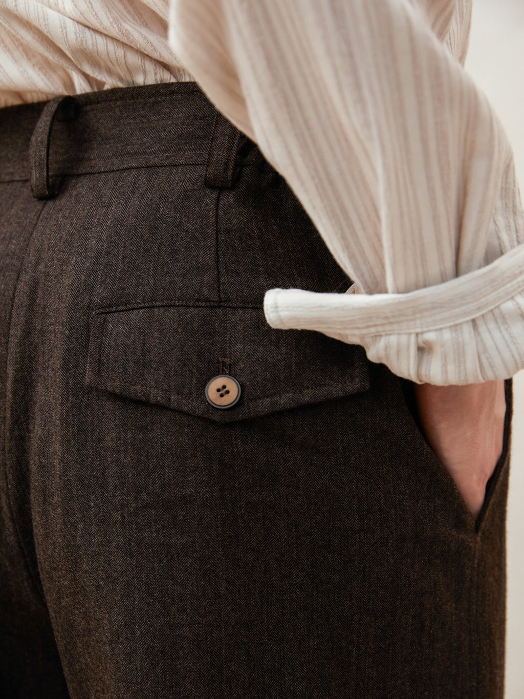 Fine Wool Single-Pleat Cropped Trousers