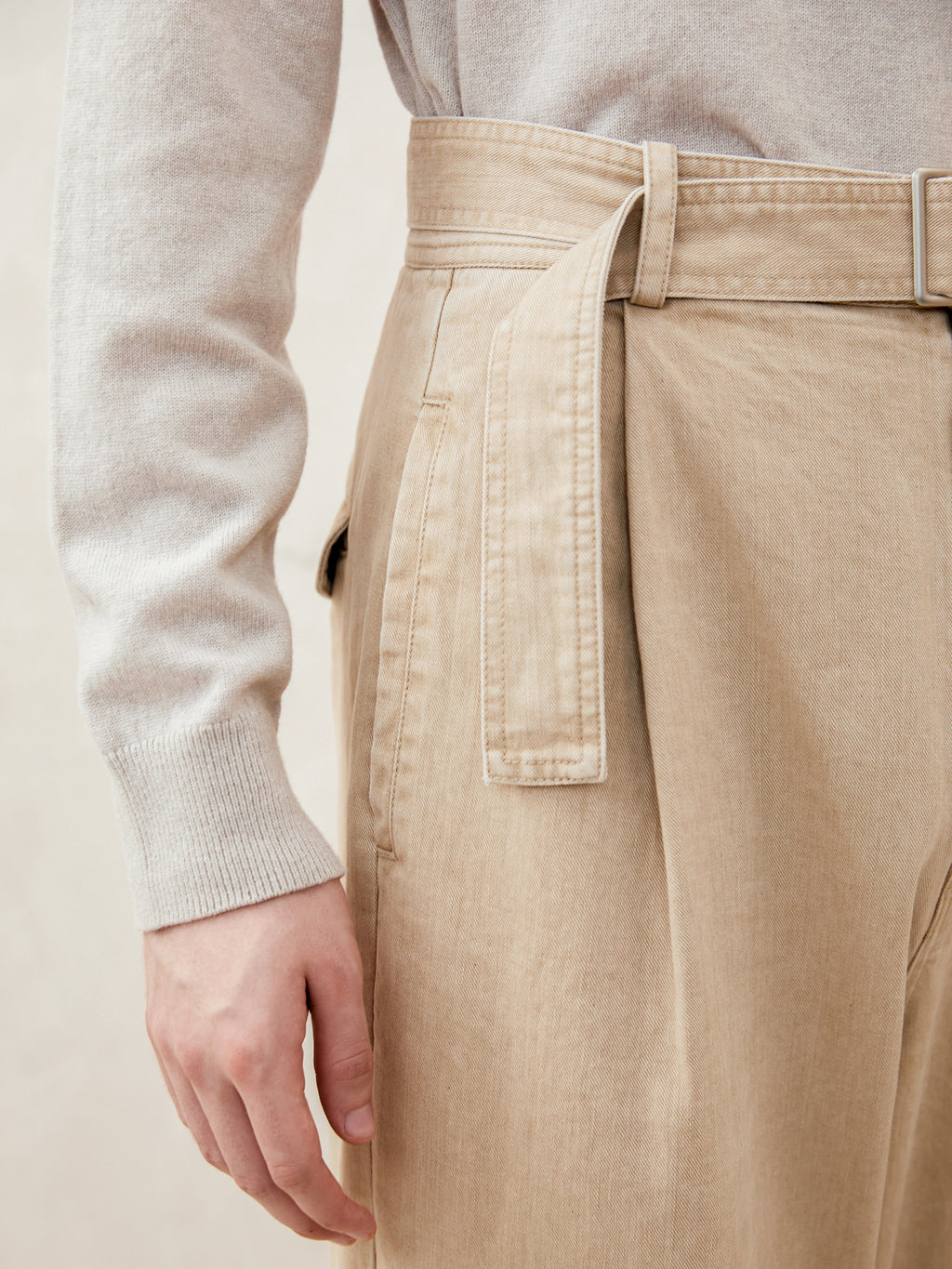 Stone-washed denim trousers with a single pleat