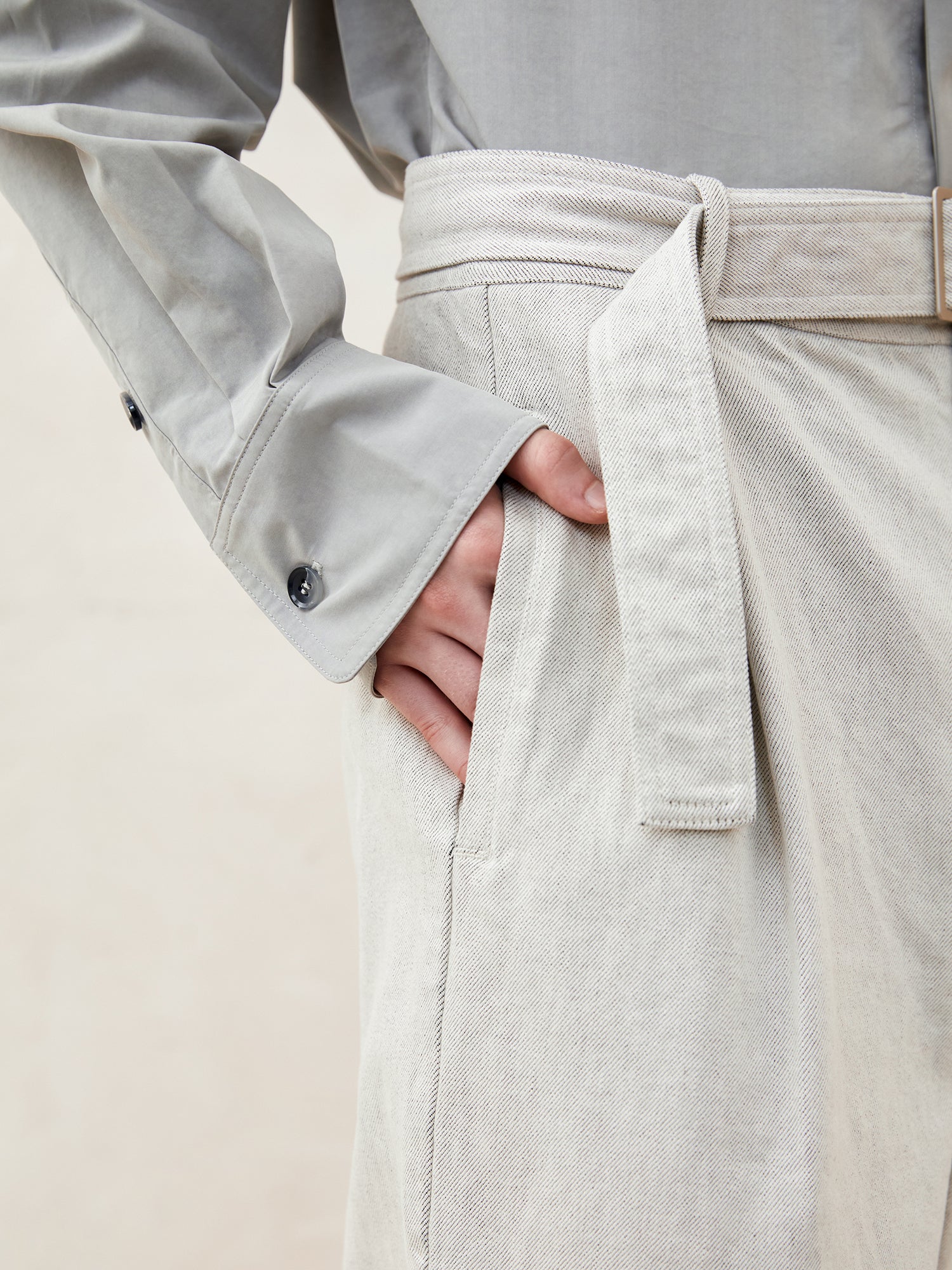Stone-washed denim trousers with a single pleat